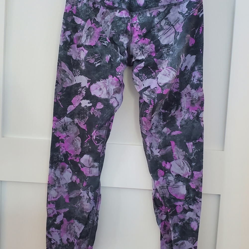Lululemon leggings size 6